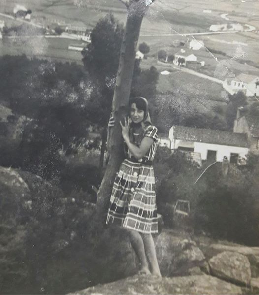 Imaxe de Maribel Otero nos anos 50 no monte da Penouqueira 